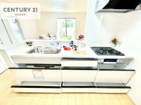 �L�b�`���@���[�͂̍����V�X�e���L�b�`���ŁA��������H�����������Еt���A�L�X�Ƃ�����Ԃŉ��K�ɗ������y���߂܂��B