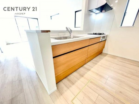 �L�b�`���@��l�C�̑Ζʎ��V�X�e���L�b�`�����̗p���Ă��܂��I���Ƒ��̃R�~���j�P�[�V���������R�Ƒ�����݌v�ł��B
���q�l�ɂ��ڂ��͂��̂Ŋ������ł��ˁB���[�͂�����܂��I