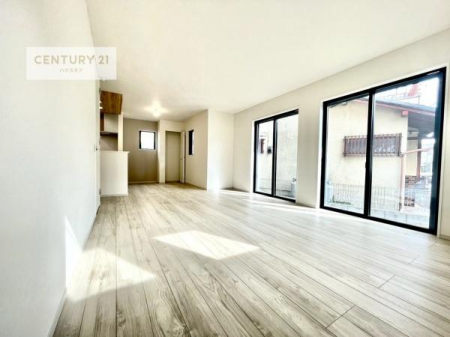 ���r���O�@�傫�ȑ����炽���Ղ�̗z���������閾�邢���r���O�B�J�����̂��郊�r���O�ŉƑ��c���̂��났�̎��Ԃ��߂����܂��I�����w�\�ł��I���񌻒n�ŗz������Ȃǂ��̊����������܂��I