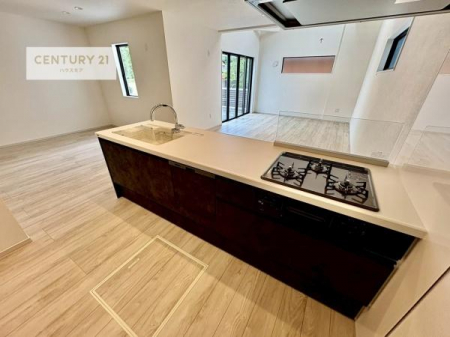 �L�b�`���@��l�C�̑Ζʎ��V�X�e���L�b�`�����̗p���Ă��܂��I���Ƒ��̃R�~���j�P�[�V���������R�Ƒ�����݌v�ł��B
���q�l�ɂ��ڂ��͂��̂Ŋ������ł��ˁB���[�͂�����܂��I