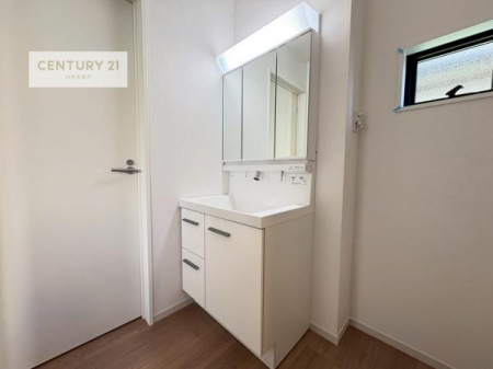 ���ʑ�E���ʏ��@�O�ʋ��d�l�̐��ʏ��́A�g�����Ȃ݂����₷������I���͎��[�ɂȂ��Ă��܂��B�h���C���[�₨���ϓ����Еt������̂Ő��ʑ������X�b�L���ƌ����邱�Ƃ��o���܂��I