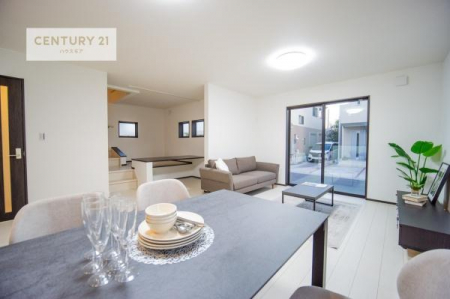 ���r���O�@������͗z�������Ղ���荞�ݖ��邳�Ɖ�����������鋏�S�n�̗ǂ���ԂŁA�����Ɖ߂��������Ȃ�悤�ȃ��r���O�I���R�ƉƑ����W�����C�̈�ꂻ���I