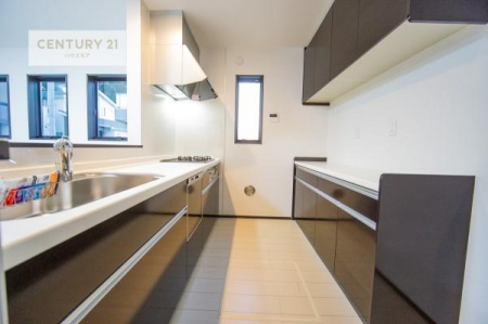 �L�b�`���@�J�b�v�{�[�h�t���̃L�b�`���ł��B
�L�b�`���͉����ƃK�`���K�`���������ł��B�d�q�����W�␆�ъ���u���܂����A��������̐H��͒I�Ɏ��[���\�ł��B