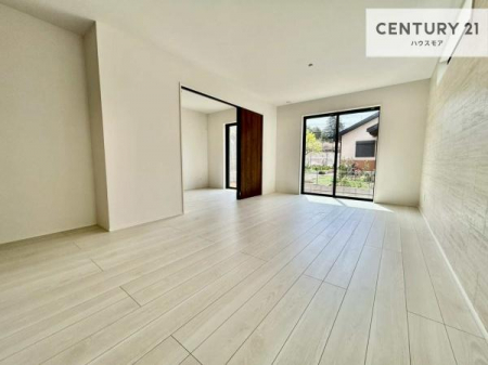 ���r���O�@�D�����z���܂肪���r���O����ł���ċ��S�n�̗ǂ���Ԃ����o���Ă���܂��I
���났�̎��Ԃ��߂����܂��I