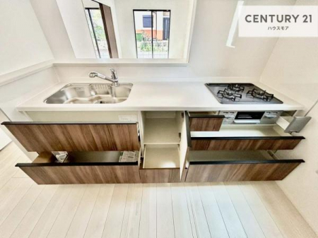 �L�b�`���@���[�X�y�[�X���[�����Ă���A�L�b�`���܂�����������ƕۂ��Ȃ���A�L�X�Ƃ��������X�y�[�X���m�ہB���K�ȍ�Ɗ��ŁA�����̂����������X���[�Y�ɂ͂��ǂ�܂��B