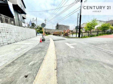 ���̑����n�@�O�ʓ��H��5.7���I�z����ǍD�ȗ��n�ł��B
�Ԍɓ��ꂪ���ȕ������S�ł��ˁB