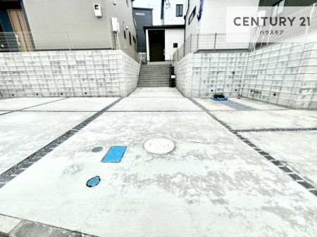 ���ԏ�@���ԃX�y�[�X��2�䕪����܂��I�Z�J���h�J�[�͂������A�o�C�N�⎩�]�ԂȂǂ��u���ꏊ�ɍ���܂���B