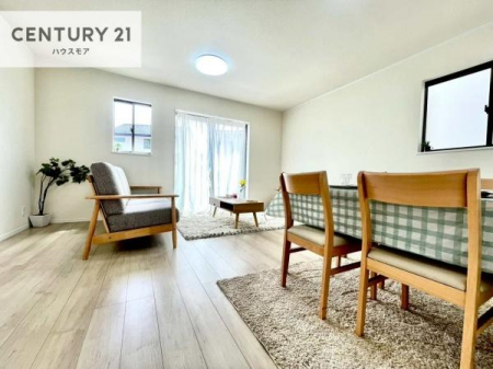 ���r���O�@�D�����z���܂肪���r���O����ł���ċ��S�n�̗ǂ���Ԃ����o���Ă���܂��I
���났�̎��Ԃ��߂����܂��I