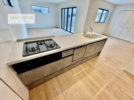 �L�b�`���@��l�C�̑Ζʎ��V�X�e���L�b�`�����̗p���Ă��܂��I���Ƒ��̃R�~���j�P�[�V���������R�Ƒ�����݌v�ł��B
���q�l�ɂ��ڂ��͂��̂Ŋ������ł��ˁB���[�͂�����܂��I