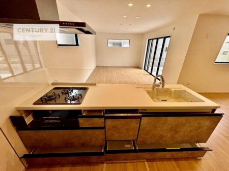 �L�b�`���@���[�͂̍����V�X�e���L�b�`���ŁA��������H�����������Еt���A�L�X�Ƃ�����Ԃŉ��K�ɗ������y���߂܂��B