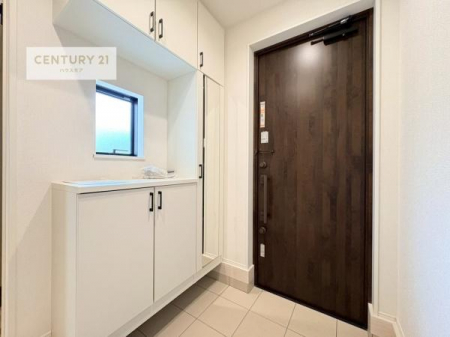 ���ց@�V���[�Y�{�b�N�X�t���B���ւ��Еt�����|�������₷���ł��I
�X�b�L���������ւŌ˂��J�����u�ԁA�������̂���S�n������Ԃ��o�}���Ă���܂��B