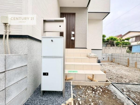 ���̑����n�@��z�{�b�N�X���������Ă��邽�߁A�s�ݎ��ł��ו��̎󂯎�肪�\�B
�Ĕz�B�̎�Ԃ��Ȃ��A�Z���������ł��X�g���X�Ȃ����p�ł��܂��B