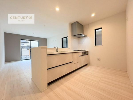 �L�b�`���@��l�C�̑Ζʎ��V�X�e���L�b�`�����̗p���Ă��܂��I���Ƒ��̃R�~���j�P�[�V���������R�Ƒ�����݌v�ł��B
���q�l�ɂ��ڂ��͂��̂Ŋ������ł��ˁB���[�͂�����܂��I