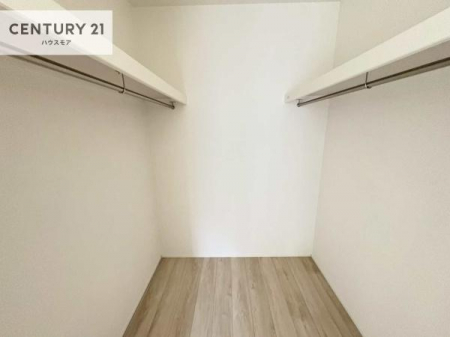 ���[�@�E�H�[�N�C���N���[�[�b�g�t���ł��B��������̂��m���Ȃǂ����[���Ă��������ł��ˁI���ɂ���@�������ȂǋG�ߕ��̑傫�ȉƓd�����[�ł��܂��B