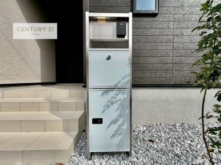 ���̑����n�@��z�{�b�N�X���������Ă��邽�߁A�s�ݎ��ł��ו��̎󂯎�肪�\�B
�Ĕz�B�̎�Ԃ��Ȃ��A�Z���������ł��X�g���X�Ȃ����p�ł��܂��B