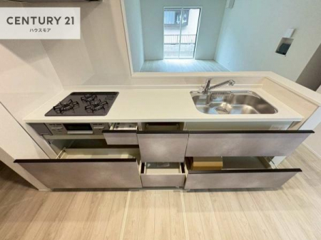 �L�b�`���@���[�X�y�[�X���[�����Ă���A�L�b�`���܂�����������ƕۂ��Ȃ���A�L�X�Ƃ��������X�y�[�X���m�ہB���K�ȍ�Ɗ��ŁA�����̂����������X���[�Y�ɂ͂��ǂ�܂��B