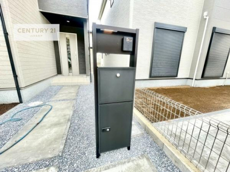 ���̑����n�@��z�{�b�N�X���������Ă��邽�߁A�s�ݎ��ł��ו��̎󂯎�肪�\�B
�Ĕz�B�̎�Ԃ��Ȃ��A�Z���������ł��X�g���X�Ȃ����p�ł��܂��B