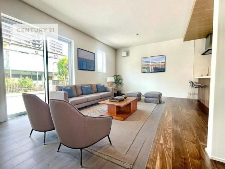 ���r���O�@�Ƌ��CG�p�[�X�ł��B�傫�ȑ����炽���Ղ�̗z���������閾�邢���r���O�B�J�����̂��郊�r���O�ŉƑ��c���̂��났�̎��Ԃ��߂����܂��I