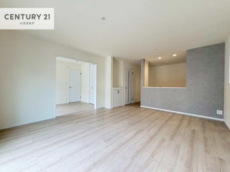 ���r���O�@��؂ȉƑ����W�܂邩�炱��LDK�ɂ͂�����肽���B
�q�����������C�ɏ΂��Ȃ��瑖�����Ă���p�����������u�L���Ƃɂ��ėǂ������v�Ǝv���u�Ԃł��B