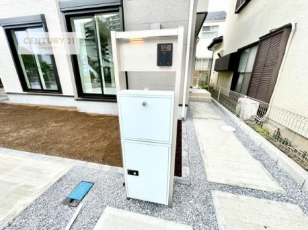 ���̑����n�@��z�{�b�N�X���������Ă��邽�߁A�s�ݎ��ł��ו��̎󂯎�肪�\�B
�Ĕz�B�̎�Ԃ��Ȃ��A�Z���������ł��X�g���X�Ȃ����p�ł��܂��B