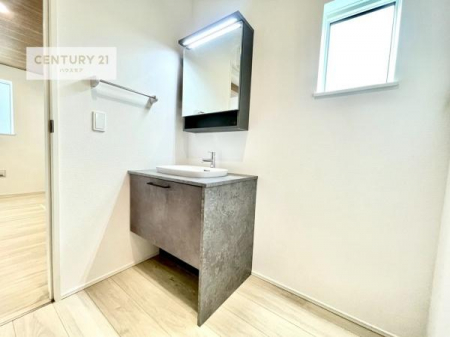 ���ʑ�E���ʏ��@�X�^�C���b�V���ȃf�U�C���̐��ʑ���̗p�B�������ꂽ��Ԃ��A���̏�����A���̎��Ԃ����㎿�Ȃ��̂ɉ��o���܂��B