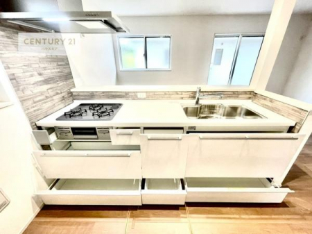 �L�b�`���@���[�͂̍����V�X�e���L�b�`���ŁA��������H�����������Еt���A�L�X�Ƃ�����Ԃŉ��K�ɗ������y���߂܂��B