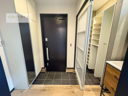 ���ց@�V���[�Y�{�b�N�X�t���Ȃ̂ŁA���ւ��Еt�����|�������₷���ł��I
�X�b�L���������ւŌ˂��J�����u�ԁA�������̂���S�n������Ԃ��o�}���Ă���܂��B