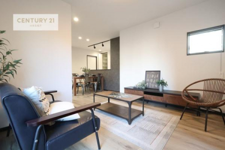 ���r���O�@��؂ȉƑ����W�܂邩�炱��LDK�ɂ͂�����肽���B��������̂悢�L�`��LDK���A�q�����������C�ɏ΂��Ȃ��瑖�����Ă���p�����������u�L���Ƃɂ��ėǂ������v�Ǝv���u�Ԃł��B
