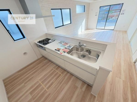 �L�b�`���@��l�C�̑Ζʎ��V�X�e���L�b�`�����̗p���Ă��܂��I���Ƒ��̃R�~���j�P�[�V���������R�Ƒ�����݌v�ł��B
���q�l�ɂ��ڂ��͂��̂Ŋ������ł��ˁB���[�͂�����܂��I