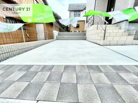 ���ԏ�@���ԃX�y�[�X��2�䕪����܂��I�Z�J���h�J�[�͂������A�o�C�N�⎩�]�ԂȂǂ��u���ꏊ�ɍ���܂���B