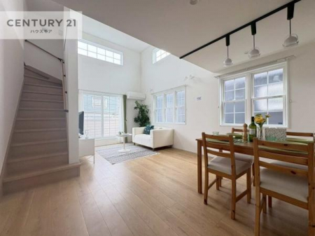 ���r���O�@���r���O�C���K�i�ŃR�~���j�P�[�V���������₷�����r���O�I
�L�X���Ă���̂Ń\�t�@�[��_�C�j���O�e�[�u����u���Ă������ɂȂ炸���K�ɉ߂����܂��I