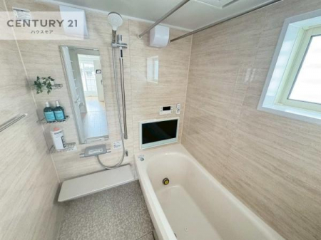 �����@�������������l�̕��͋C�̃o�X���[���́A�����o�Ă��ăo�X�^�C�����[���I����TV���ł��I
���d���撣���Ă��邲�J���ɂ��D�݂̓����̓����܂����āA�y����ł݂Ă͂������ł��傤���H