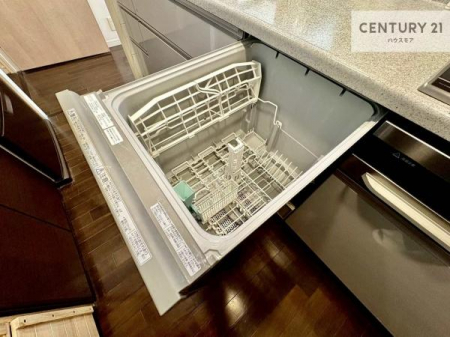 �L�b�`���@�H��@�t���̃L�b�`���ł��I�Z���������r��h�~�Ƃ��đ�ϊ��􂷂�֗��Ȏd�l�ł��I�r���g�C���Ȃ̂ŃL�b�`���̏ꏊ����炸�����X�y�[�X���L���g�����Ƃ��o���܂��I