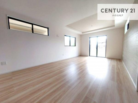 ���r���O�@�傫�ȑ����炽���Ղ�̗z���������閾�邢���r���O�B�J�����̂��郊�r���O�ŉƑ��c���̂��났�̎��Ԃ��߂����܂��I