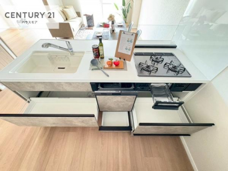 �L�b�`���@���[�͂̍����V�X�e���L�b�`���ŁA��������H�����������Еt���A�L�X�Ƃ�����Ԃŉ��K�ɗ������y���߂܂��B