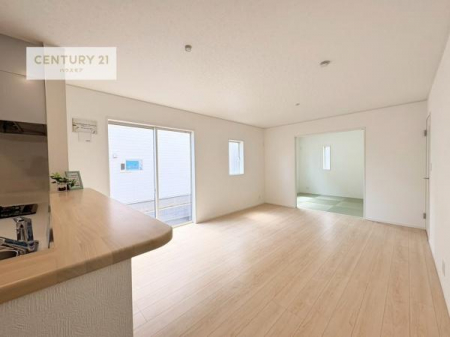 ���r���O�@�傫�ȑ����炽���Ղ�̗z���������閾�邢���r���O�B�J�����̂��郊�r���O�ŉƑ��c���̂��났�̎��Ԃ��߂����܂��I