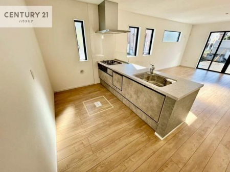 �L�b�`���@��l�C�̑Ζʎ��V�X�e���L�b�`�����̗p���Ă��܂��I���Ƒ��̃R�~���j�P�[�V���������R�Ƒ�����݌v�ł��B
���q�l�ɂ��ڂ��͂��̂Ŋ������ł��ˁB�L�X�g���ĉ��K�ɍ�Ƃ��i�݂܂��B