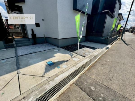 ���ԏ�@���ԃX�y�[�X��2�䕪����܂��I�Z�J���h�J�[�͂������A�o�C�N�⎩�]�ԂȂǂ��u���ꏊ�ɍ���܂���B