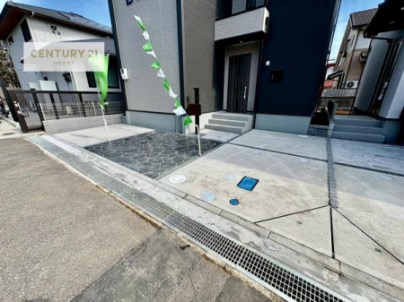 ���ԏ�@���ԃX�y�[�X��2�䕪����܂��I�Z�J���h�J�[�͂������A�o�C�N�⎩�]�ԂȂǂ��u���ꏊ�ɍ���܂���B