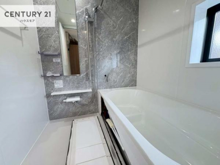 �����@�������������l�̕��͋C�̃o�X���[���́A�����o�Ă��ăo�X�^�C�����[���I
���d���撣���Ă��邲�J���ɂ��D�݂̍���̓����܂����āA�y����ł݂Ă͂������ł��傤���H