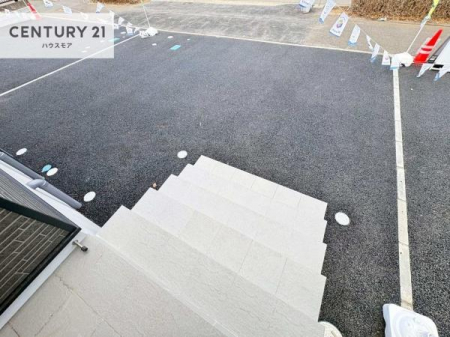 ���ԏ�@���ԃX�y�[�X��2�䕪����܂��I�Z�J���h�J�[�͂������A�o�C�N�⎩�]�ԂȂǂ��u���ꏊ�ɍ���܂���B