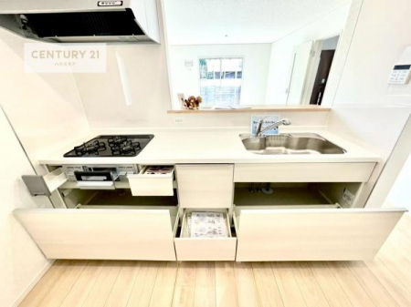 �L�b�`���@���[�͂̍����V�X�e���L�b�`���ŁA��������H�����������Еt���A�L�X�Ƃ�����Ԃŉ��K�ɗ������y���߂܂��B