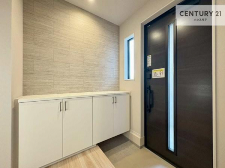 ���ց@�V���[�Y�{�b�N�X�t���Ȃ̂ŁA���ւ��Еt�����|�������₷���ł��I
�X�b�L���������ւŌ˂��J�����u�ԁA�������̂���S�n������Ԃ��o�}���Ă���܂��B
