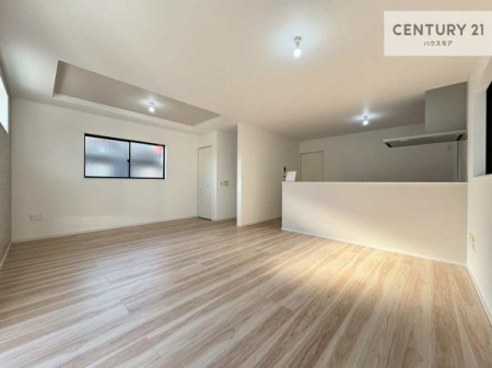 ���r���O�@��؂ȉƑ����W�܂邩�炱��LDK�ɂ͂�����肽���B
�q�����������C�ɏ΂��Ȃ��瑖�����Ă���p�����������u�L���Ƃɂ��ėǂ������v�Ǝv���u�Ԃł��B