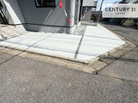 ���ԏ�@���ԃX�y�[�X��2�䕪����܂��I�Z�J���h�J�[�͂������A�o�C�N�⎩�]�ԂȂǂ��u���ꏊ�ɍ���܂���B