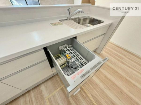 �L�b�`���@�H��@�t���̃L�b�`���ł��I�Z���������r��h�~�Ƃ��đ�ϊ��􂷂�֗��Ȏd�l�ł��I�r���g�C���Ȃ̂ŃL�b�`���̏ꏊ����炸�����X�y�[�X���L���g�����Ƃ��o���܂��I