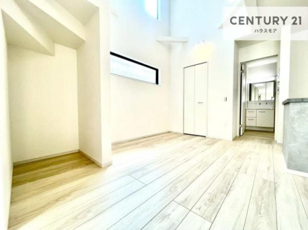 ���r���O�@�D�����z���܂肪���r���O����ł���ċ��S�n�̗ǂ���Ԃ����o���Ă���܂��I
���났�̎��Ԃ��߂����܂��I