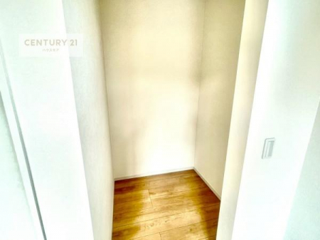 ���[�@�E�H�[�N�C���N���[�[�b�g�t���ł��B��������̂��m���Ȃǂ����[���Ă��������ł��ˁI���ɂ���@�������ȂǋG�ߕ��̑傫�ȉƓd�����[�ł��܂��B