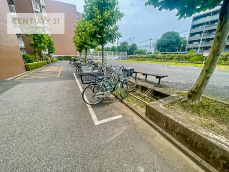 ���̑����p���@���֏ꊮ���ŁA���q���܂̎��]�Ԃ�ʋΗp�̎��]�Ԃ����S���Ēu���܂��B���Ƒ��ɂ����ꂵ���֗��Ȑݔ��ł��B
�󂫏󋵂����C�y�ɂ��₢���킹���������B