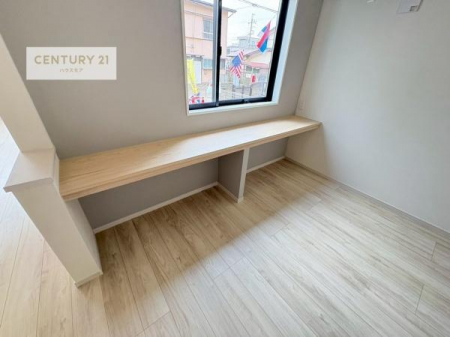 ���̑����ρ@���r���O�ɂ̓X�^�f�B�J�E���^�[�t���I
���q�l�̂��׋��X�y�[�X�₿����Ƃ�����Ƒ�ɂ��҂�����B